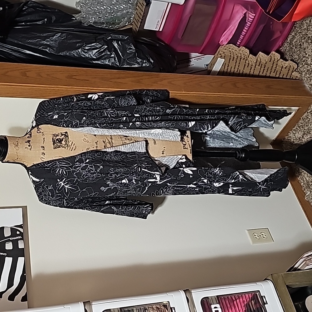 NWT medium lularoe Shirley, black and white floral print.